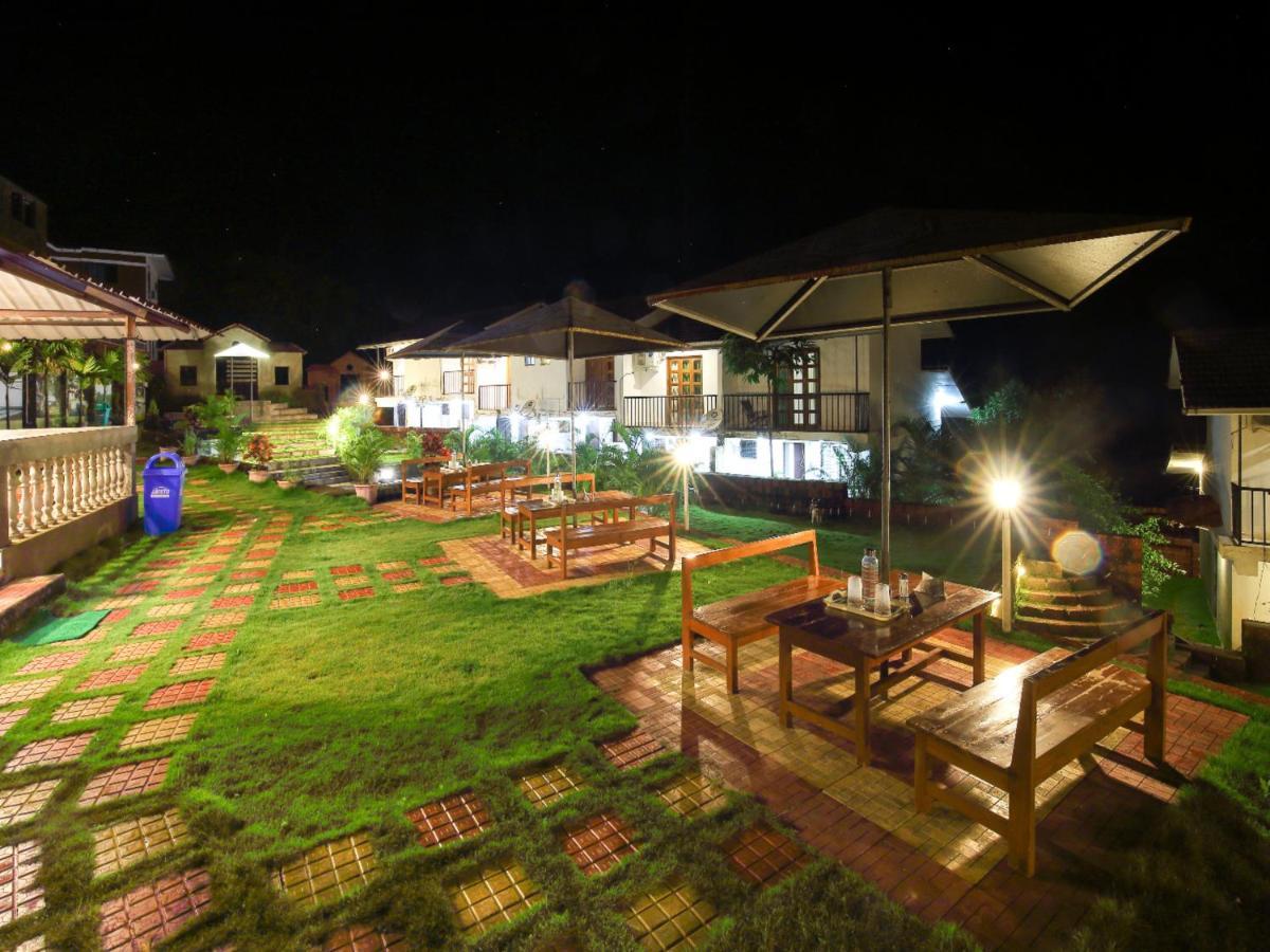 Hotel Wada Chirebandi Gimvi Esterno foto