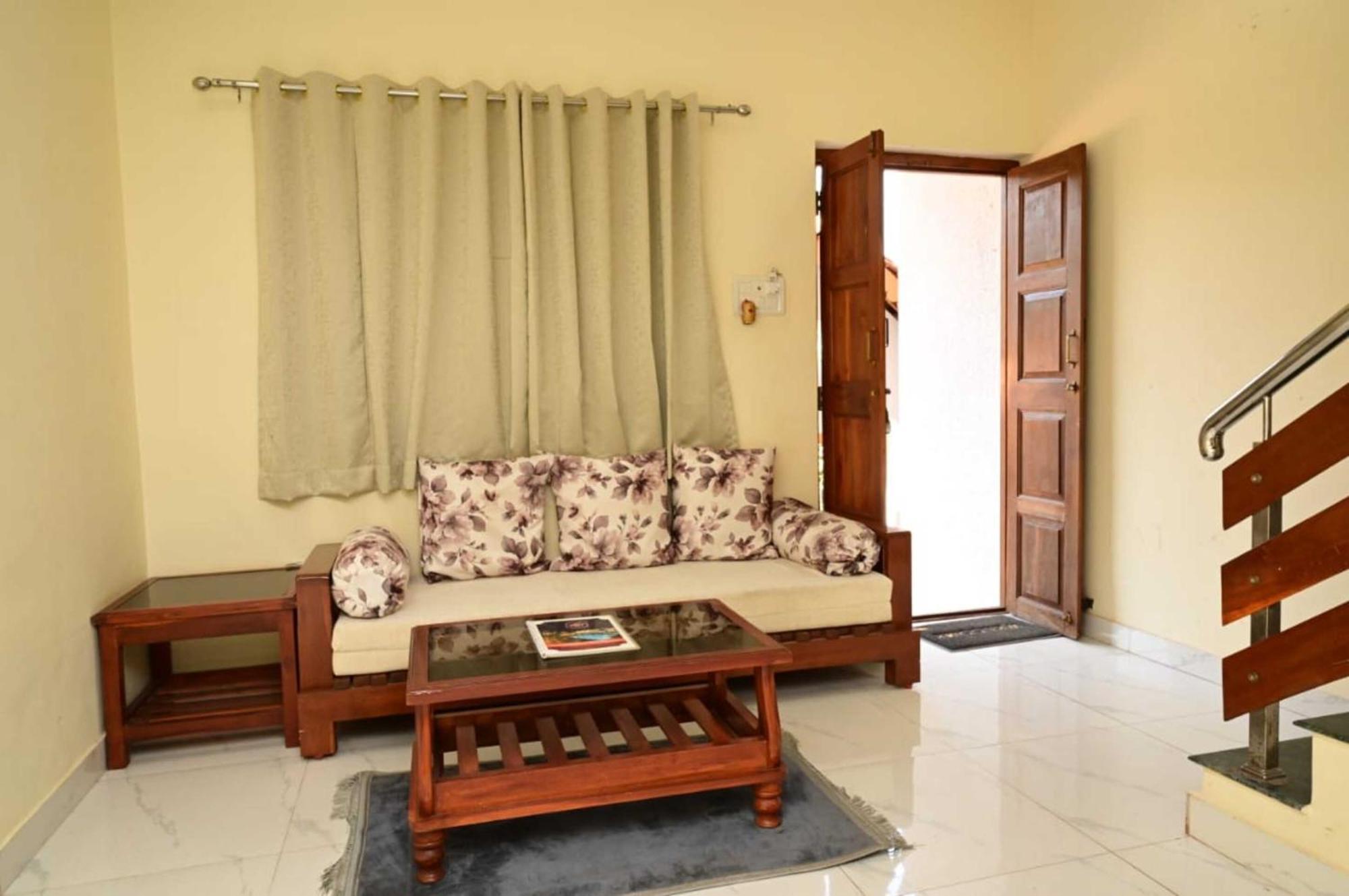 Hotel Wada Chirebandi Gimvi Esterno foto